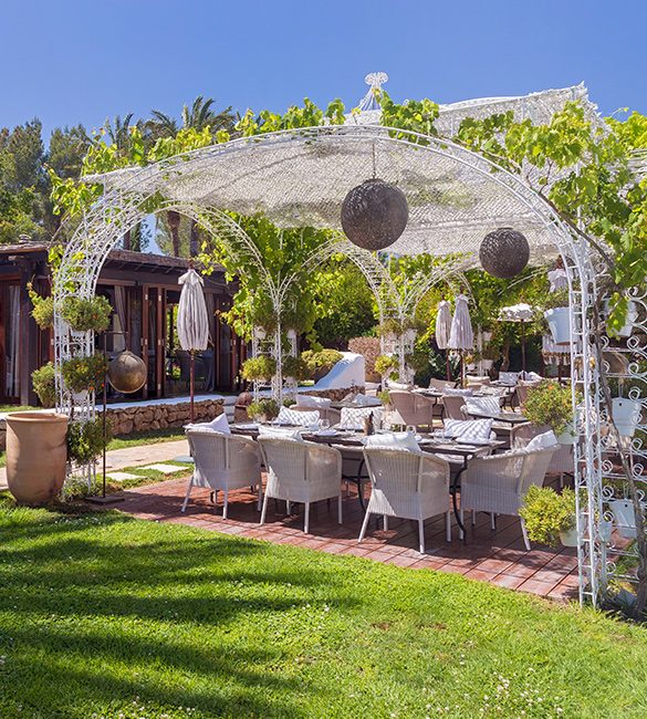 atzaro-agroturismo-ibiza-restaurants-la-veranda-square-1